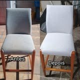 Banqueta alta com estofado cinza antes e claro depois